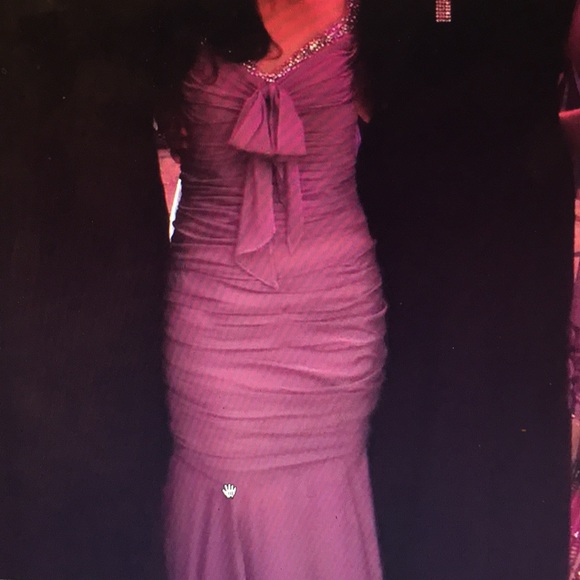 Lavender gown with studded sleeves - Picture 3 of 3